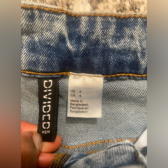 🩵GOOD CONDITION | H &M Mom Jeans | Size 4 - Picture 3 of 7
